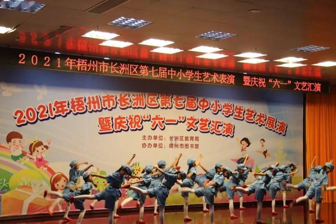 亚当玩高尔夫